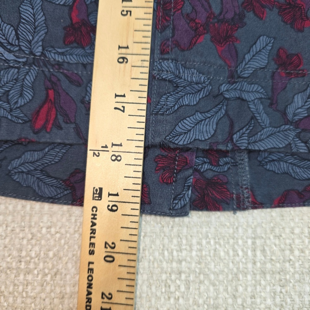 Duluth Trading Co Skirt Size 6 Floral Print Built in Under Shorts Blue Red - Picture 5 of 9